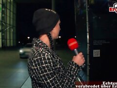 Deutsche lustige Straßenguss mit Mädchen nebenan