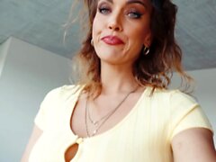 Сексуальная красотка Anetta Keys наслаждается мастурбацией в одиночку