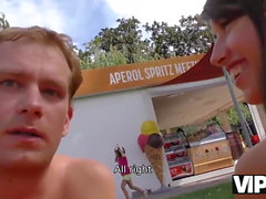 Vip4K.Hunter rencontre une fille sur la plage publique et se fait sodomiser