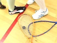 Verworrenes jugend Lesbier spielt Squash