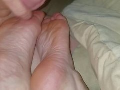 Cumming sui piedi