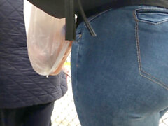 Botín caliente en jeans, milf latina