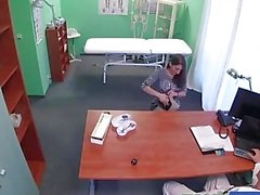 paciente español FakeHospital obtiene creampied