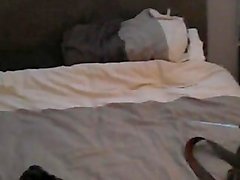 DIY de - como atar alguien a una cama de colchón de muelles :)