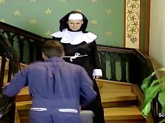 Notgeile Nonne Wird vom Handwerker heimlich entjungfert