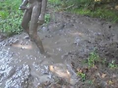 nuda sul fango