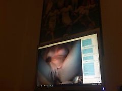 Teenager-Mädchen masturbiert auf skype (nicht die beste Qualität)