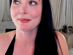 Busty Brunette paljastaa Kinky temppuja Webcam Näytä
