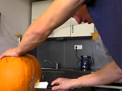 Reifen 4K. Halloween -Kürbiskuchen