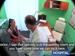 FakeHospital sexy femme de vente rend le docteur cum deux fois qu'ils concluent un accord