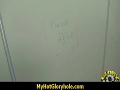 Dama salvajes atractivo de Gargantas profundas Al Gloryhole el 21