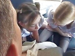 Schoolgirls pregadas no ônibus