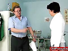 Housewife la barba lunga di Eva le visite gyno documento ispezione buco cazzo