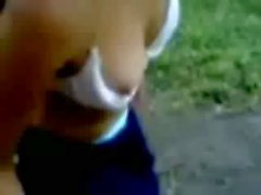 Muchacha india joven - chupar y follando al aire libre