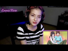 18YO YouTuber saa kiimaisen katsomassa Hentaia virran aikana ja masturboi - Emma Fiore