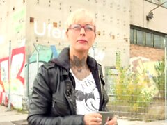 Scout tedesco - Skinny Milf Vicky Rough Pickup Cazzo a Berlino
