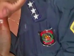 La policía paraguaya chupa