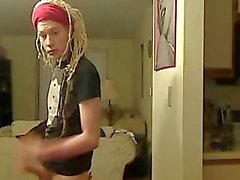 Blond Rasta Boy Wank ile Cam'da Play yapay penis