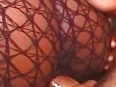Geil brunette chicks with den Fishnets entscheidet zwischen der Schwanz und Schwanz
