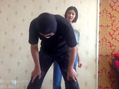 Ballbusting cinese, footjob cinese