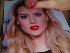 Perrie di Edwards Cumtribute due