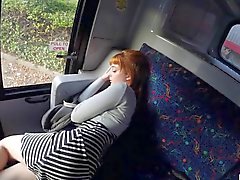 Kåt tonåring Flickan Lola dunkade på buss