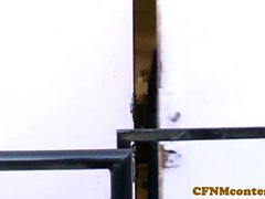 CFNM милашки сосание член gloryhole