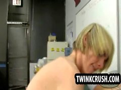 Blonde teen twink Twinks fucks fest haarlose Arsch