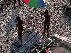 Äldre par knullar på Nudist Beach Voyeur Spycam