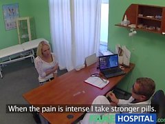 FakeHospital Блондинка Womans головной боли излечены петух и своих Squirting оргазмах