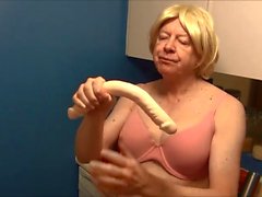 Di Naughty Gigi in rosa - doppio dildo fino in gola