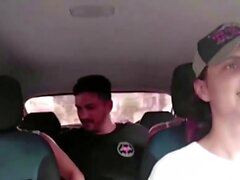 Slutty Latinas trångt bil sex under körning