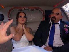 VIP4K. La sposa consente al marito di guardarla con il culo segnato