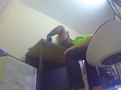 PLAY FIFA OR FUCK - Saksalainen Step Sister viettelee Bro Fuckiin pelaamisen aikana