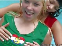 Sexo lesbiano En La Piscina