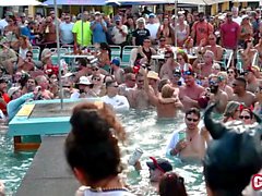 Volgare party in piscina di Freak Festival il 19 Wild Party a Key West