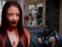 Teen Goth Sex Witch transforma seus pais em monstros do sexo anal