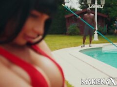 'MARISKAX Valentina Ricci ass fucked by the pool guy'