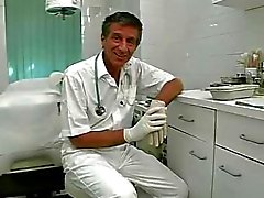 El doctor es un adicto al sexo