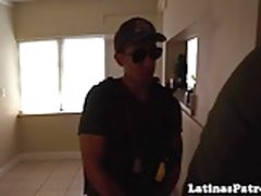 Tätowierte latina Immigrant wird pussyfucked