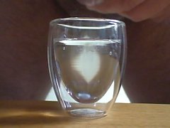 GUCKT MAL! 14 Ropes Of Dicke Creamy Sperma In Ein Schnapsglas