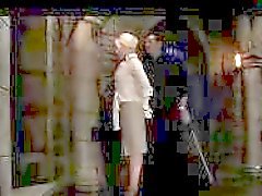 Блондинка девушка в костюмов отшлепанные с рукоятью пытали Шокер мастером в подземелье