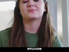 MYLF - Milf Nutzt Teen