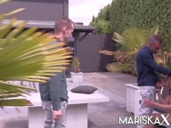 'Mariskax Nike Loira Slut Nikky tem seus buracos creampied'