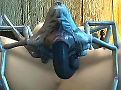 Nena de 3D Toon gettind dos asoció por las arañas extraterrestres