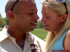 Arschdehnung, interracial blonde Orgasmusfick