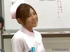 Filmato censurate di un giovane e dolce infermiere giapponesi una sega un paziente