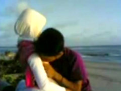 Endonezce cewek jilbab Mesum di seyahatseverlerin Tepi pantai