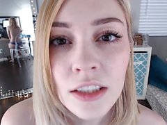 Fille de webcam blonde blonde solo fisting sa chatte