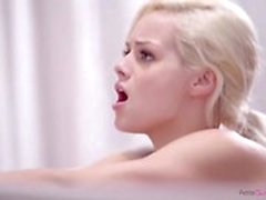 Minúsculo adolescente loura Elsa Jean lhe dá de bailado instrutor da de um